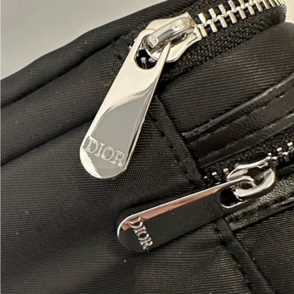 NIB Christian Dior Backstage makeup brush set with travel case. NIB with samples - Picture 6 of 9